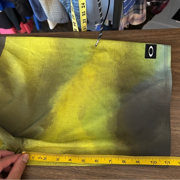 ❤️ Oakley Men's Green and Yellow Board Shorts Size 32 - Picture 8 of 9